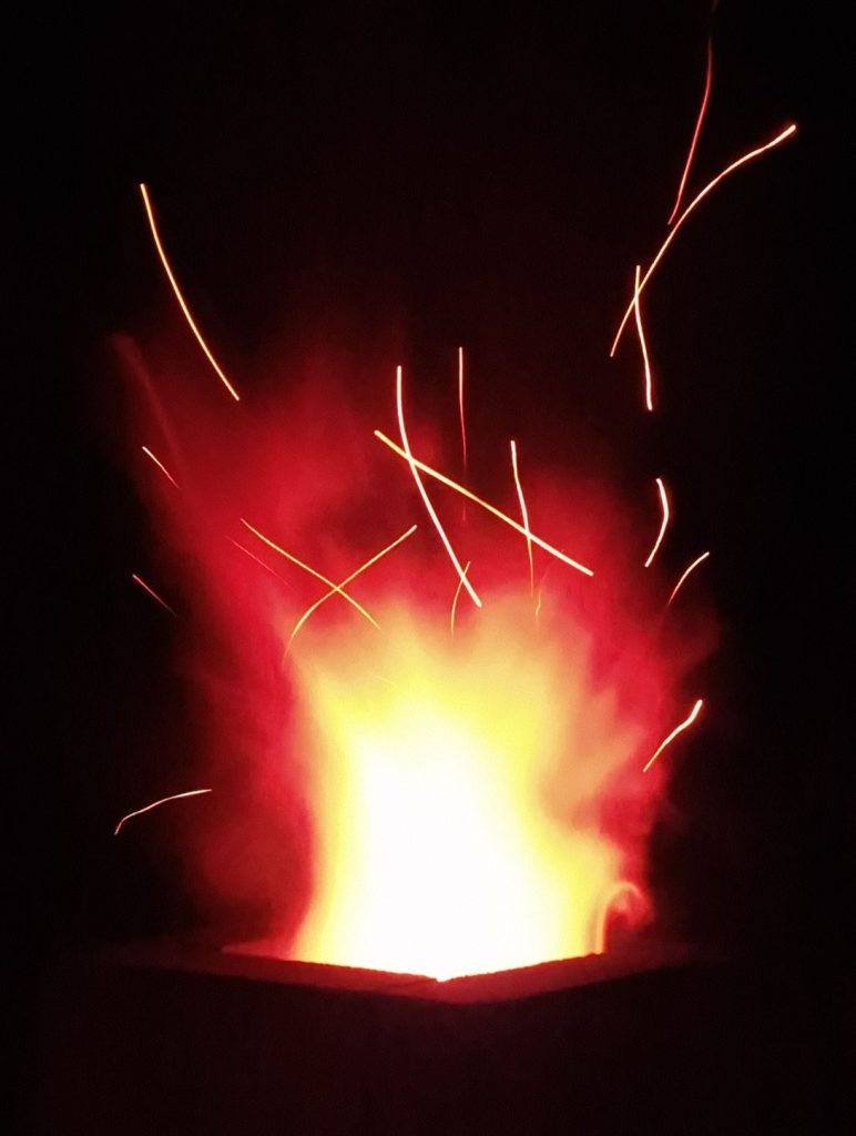 build a wood fired ceramic kiln and fire it, reaching high temperature