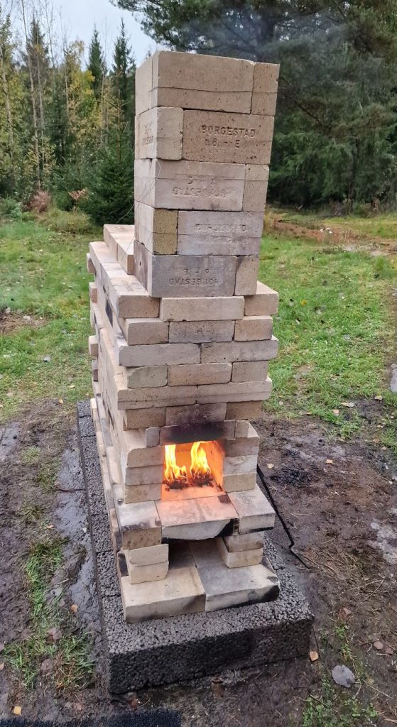 Securing the pottery kiln with steel wires