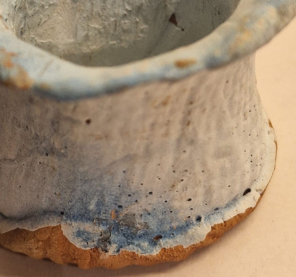 Low temperature pottery glaze 600 °C whiteblue not melted too dry